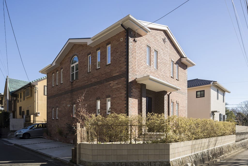 横浜市で二世帯住宅を新築！ おしゃれな施工事例を多数ご紹介・レンガの家