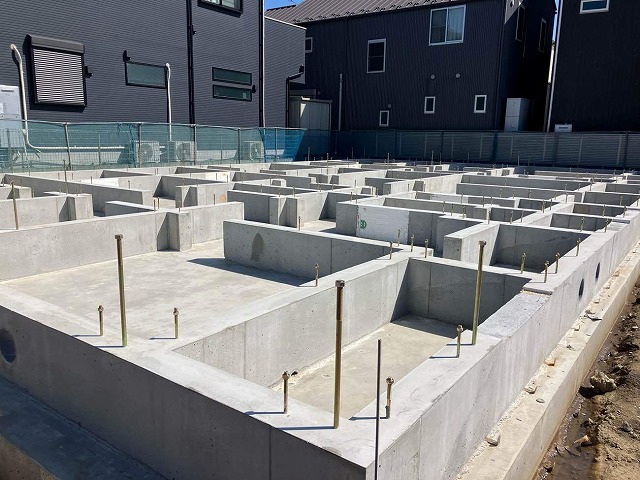 横浜市の工務店房のブログ　人気の湘南エリアで賃貸住宅基礎完成